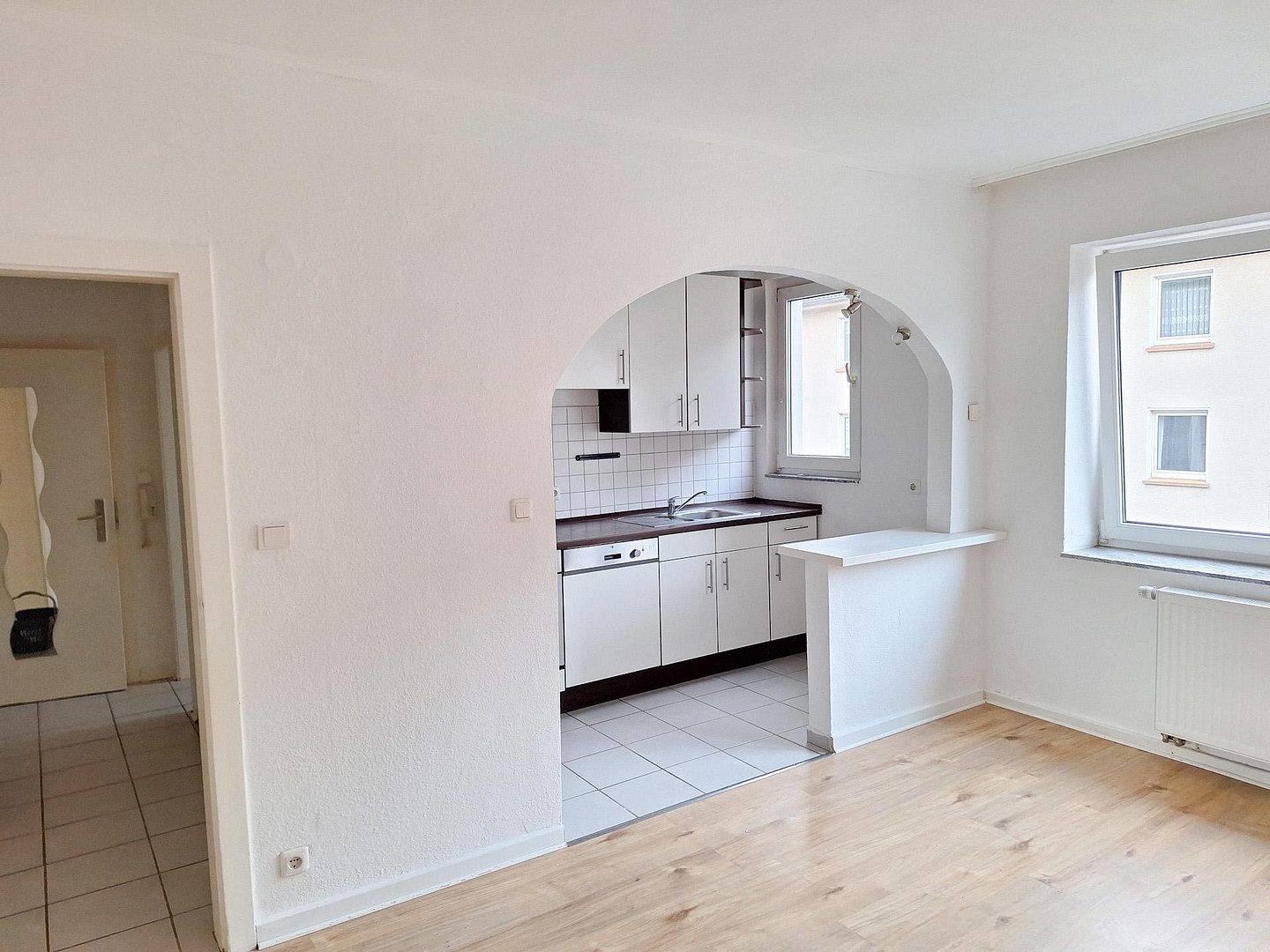 Sanierte 3,5 Zimmer-KDB Wohnung (ca. 70 qm) mit Einbauküche und Balkon / Holsterhausen – Bunsenstr. 77, 45145 Essen(Holsterhausen) – Vorschaubild 4