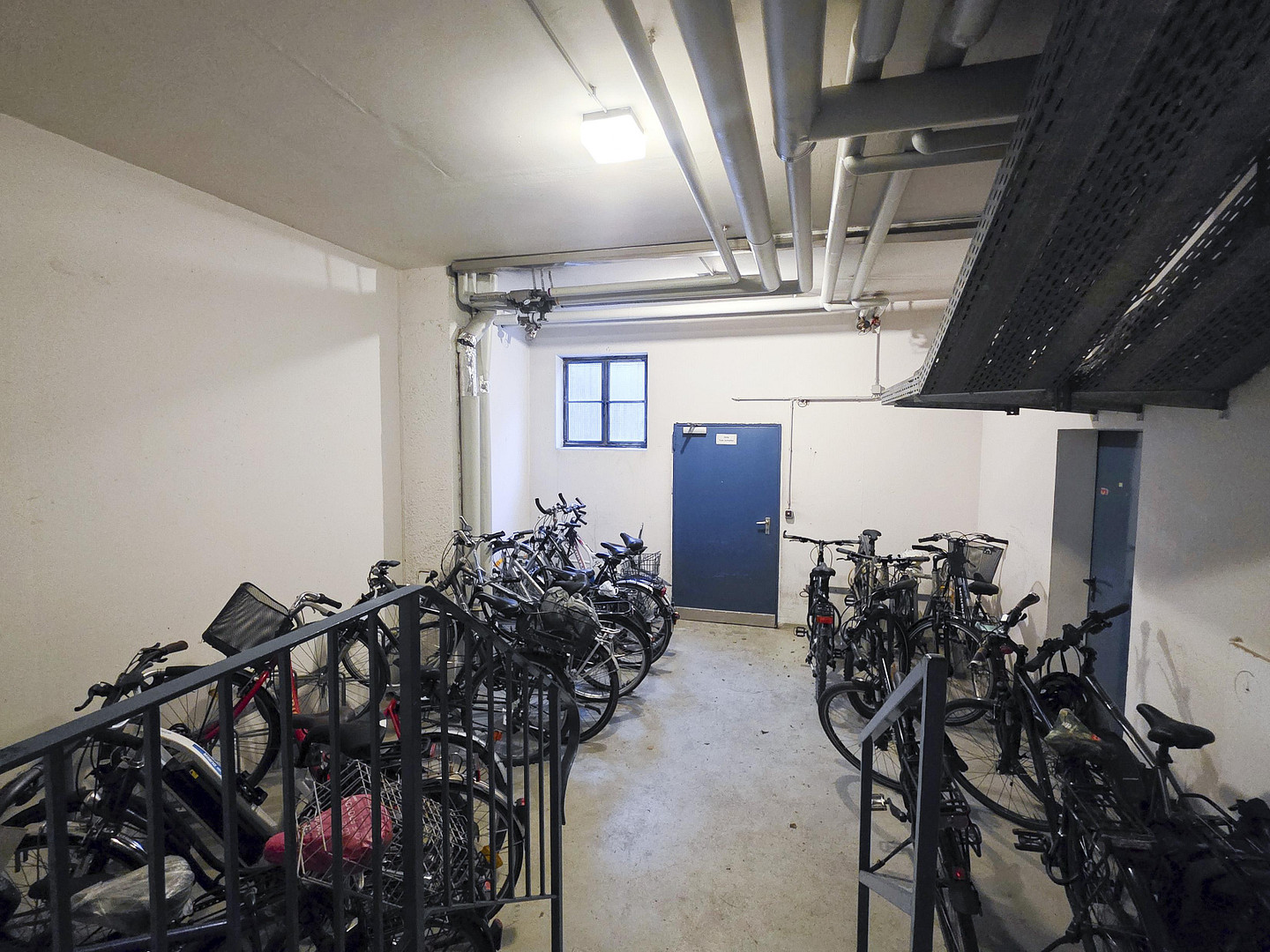 TOP RENOVIERTE UND KOMPLETT EINGERICHTETE 2,5-ZIMMER WOHNUNG IN SCHWABING WEST - PROVISIONSFREI – 80797 München(Schwabing) – Vorschaubild 22