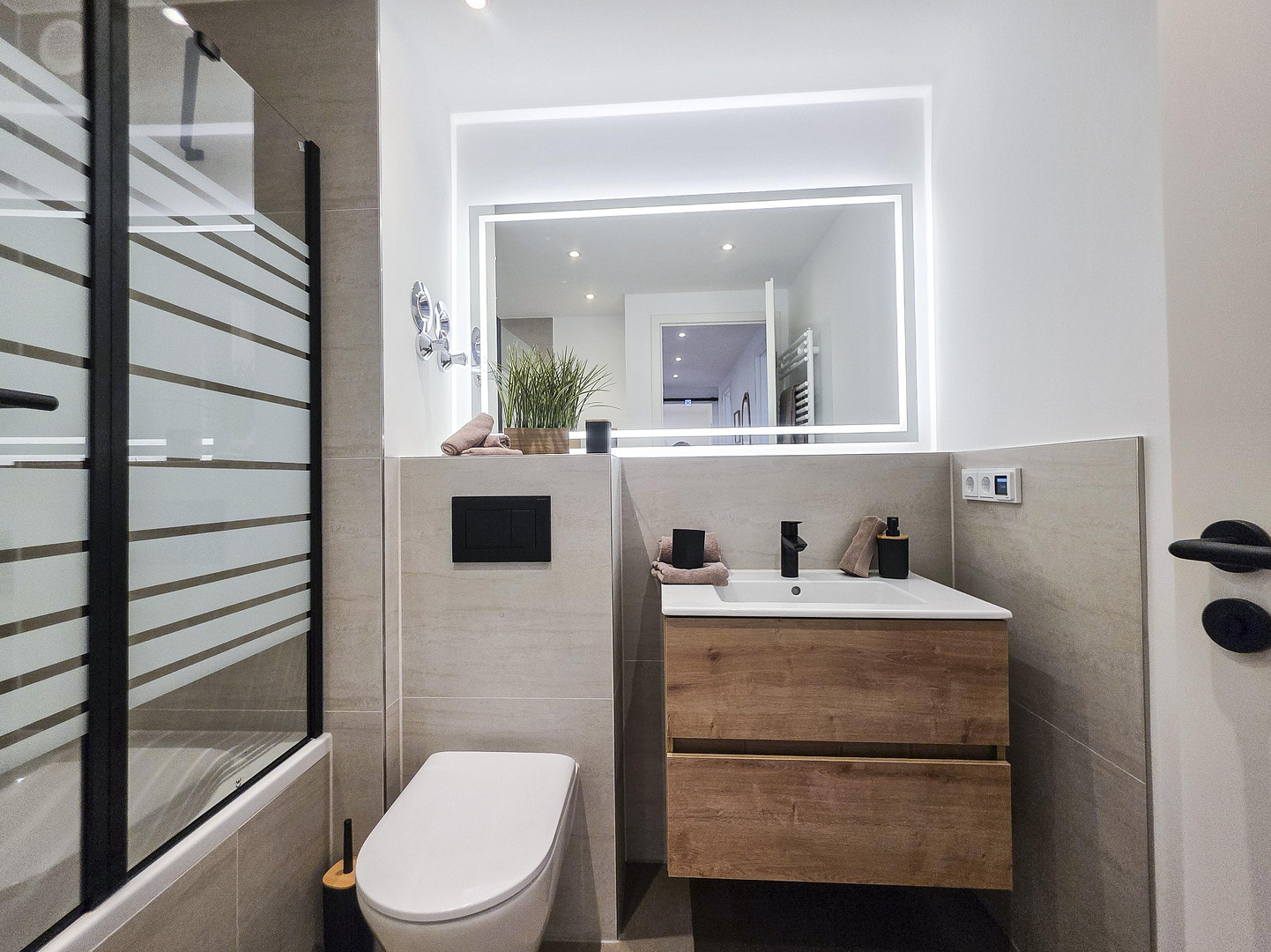 TOP RENOVIERTE UND KOMPLETT EINGERICHTETE 2,5-ZIMMER WOHNUNG IN SCHWABING WEST - PROVISIONSFREI – 80797 München(Schwabing) – Vorschaubild 10