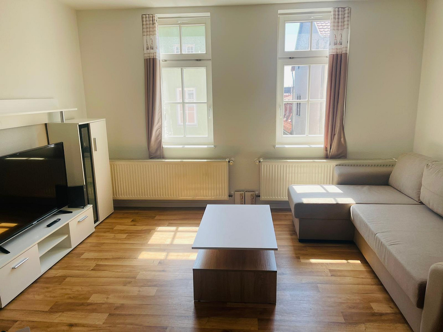 Großzügige, sehr gepflegte, helle 2-Raum-Wohnung- im Herzen der Stadt