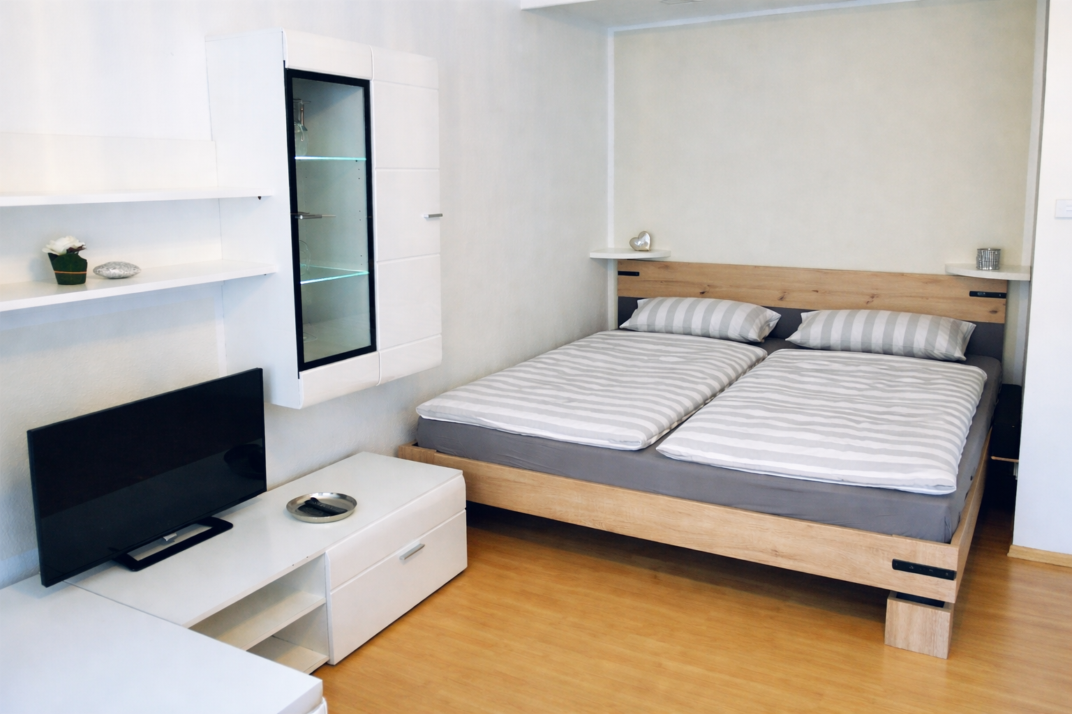 Provisionsfrei: Möbliertes Apartment mit Loggia im Heusteigviertel – Immenhofer Straße 1, 70180 Stuttgart(Süd) – Vorschaubild 7