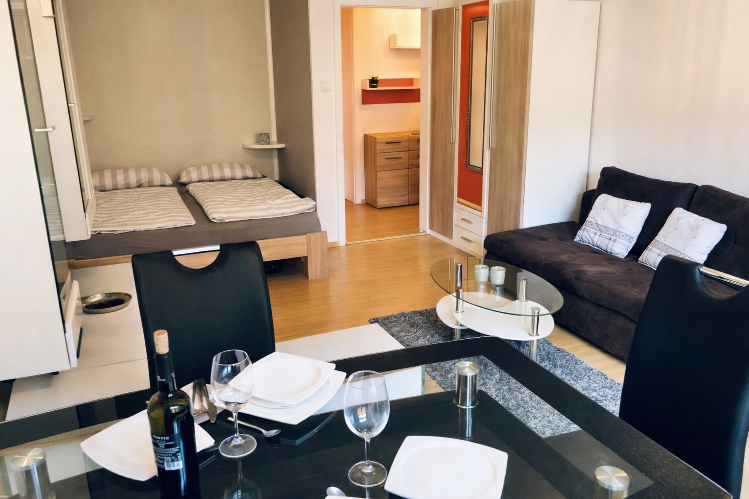 Provisionsfrei: Möbliertes Apartment mit Loggia im Heusteigviertel – Immenhofer Straße 1, 70180 Stuttgart(Süd) – Vorschaubild 5