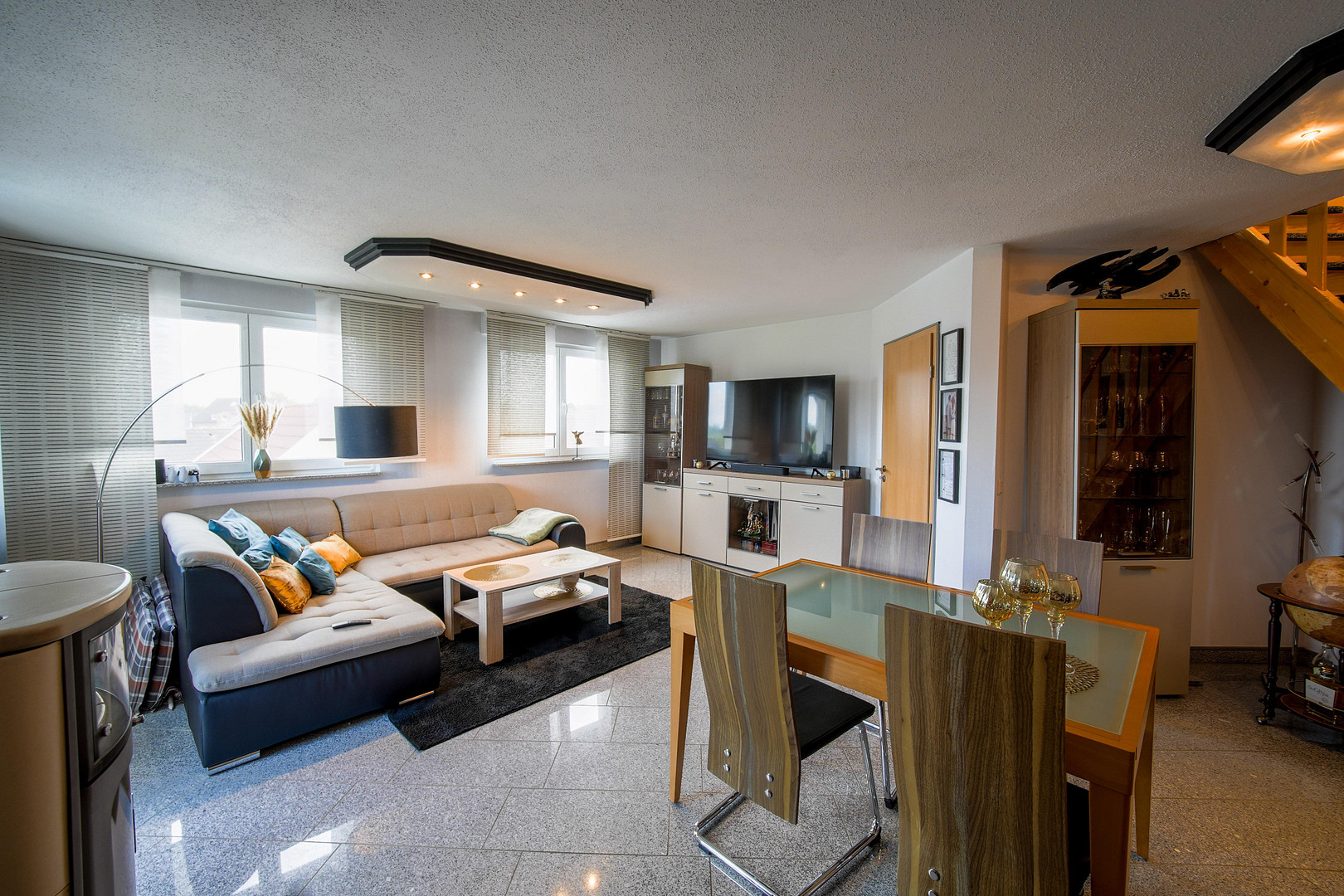 Außergewöhnliche 2-Zimmer-Dachgeschosswohnung mit Kamin, Vollbad, Balkon & ausgebautem Dachboden – 59514 Welver – Vorschaubild 6