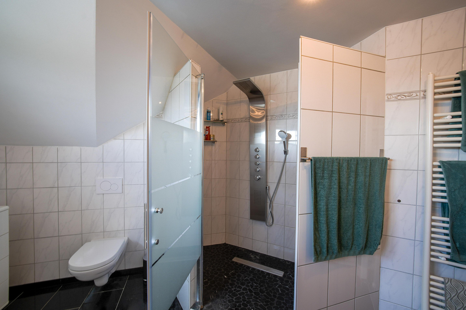 Außergewöhnliche 2-Zimmer-Dachgeschosswohnung mit Kamin, Vollbad, Balkon & ausgebautem Dachboden – 59514 Welver – Vorschaubild 9