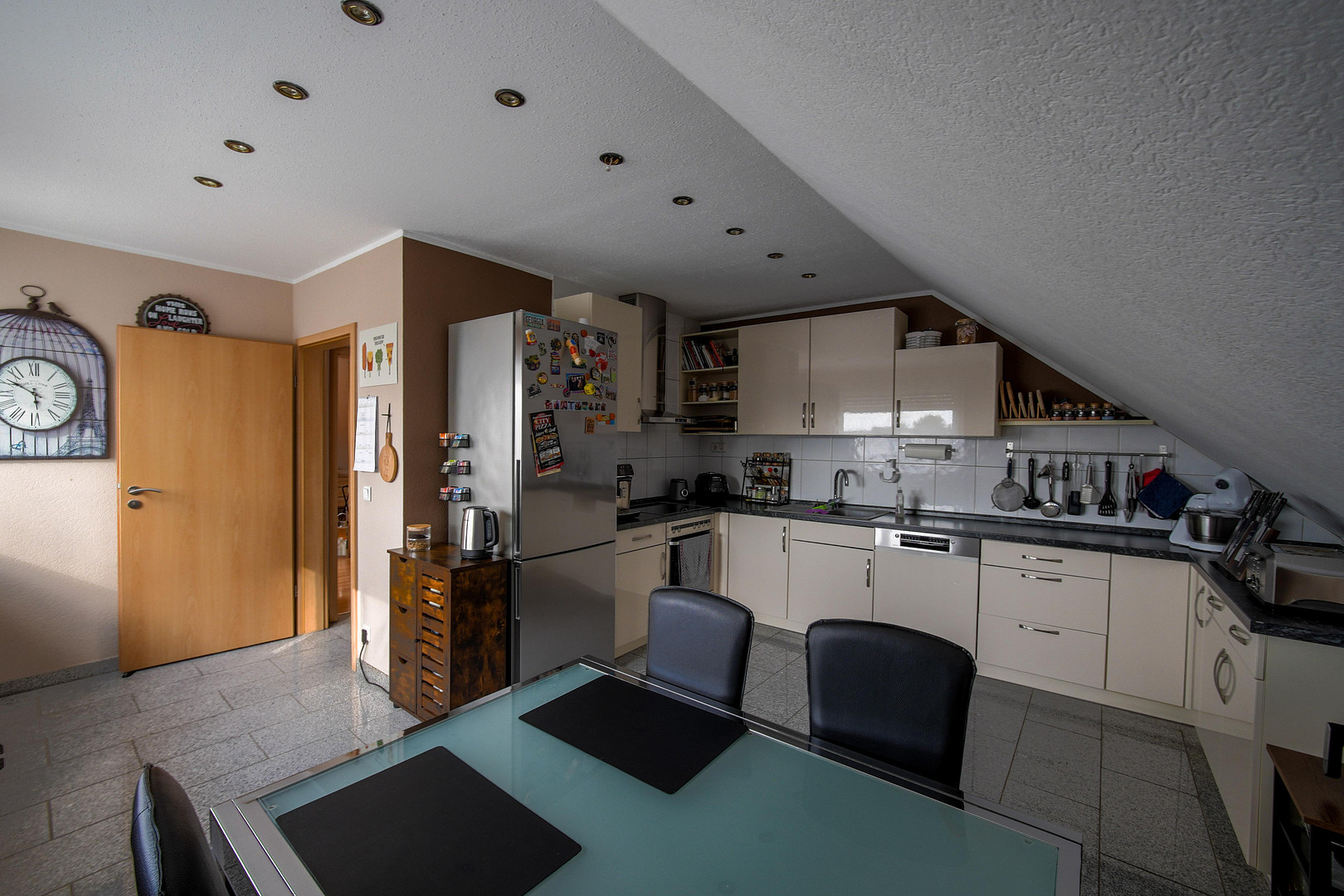 Außergewöhnliche 2-Zimmer-Dachgeschosswohnung mit Kamin, Vollbad, Balkon & ausgebautem Dachboden – 59514 Welver – Vorschaubild 15