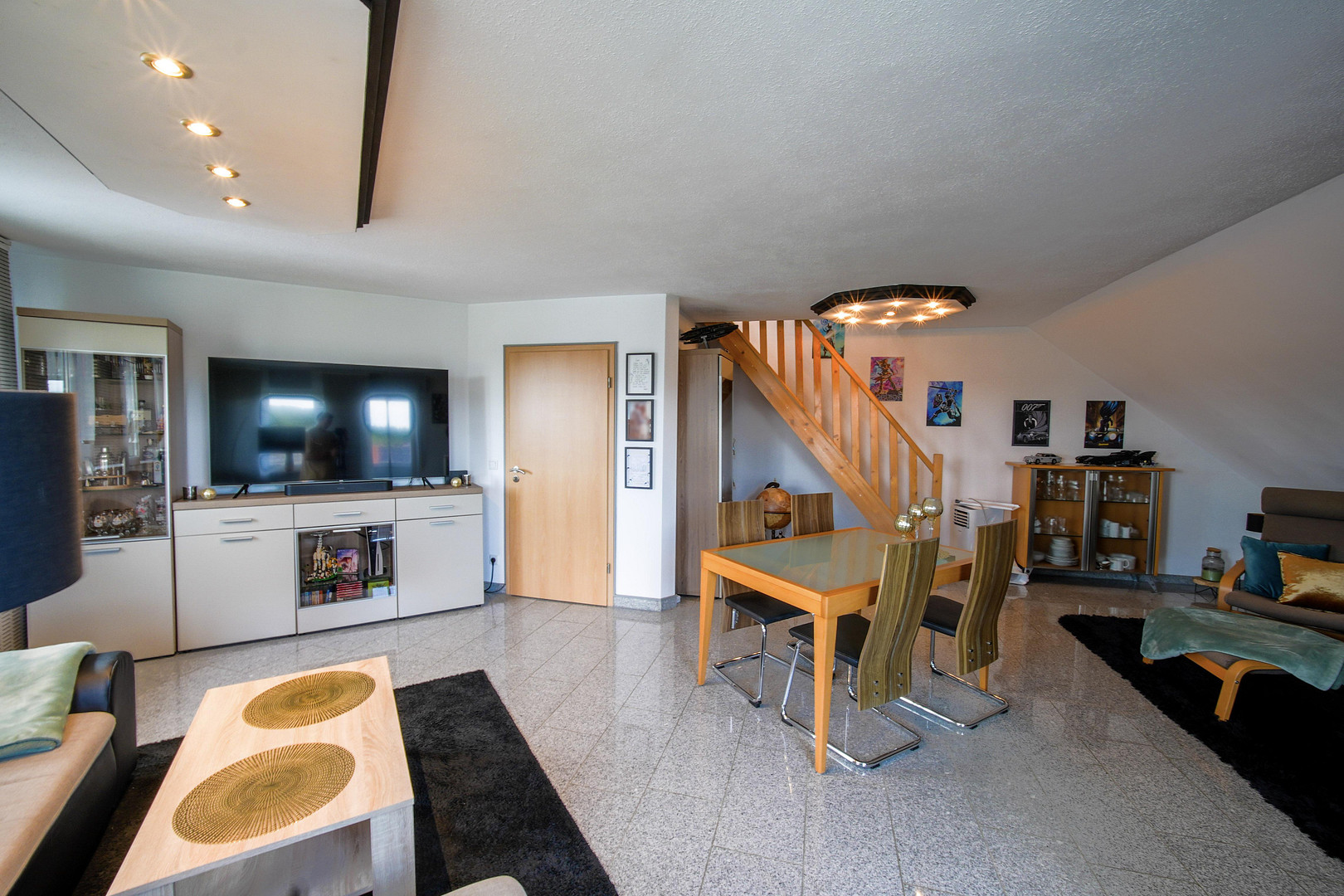 Außergewöhnliche 2-Zimmer-Dachgeschosswohnung mit Kamin, Vollbad, Balkon & ausgebautem Dachboden – 59514 Welver – Vorschaubild 5