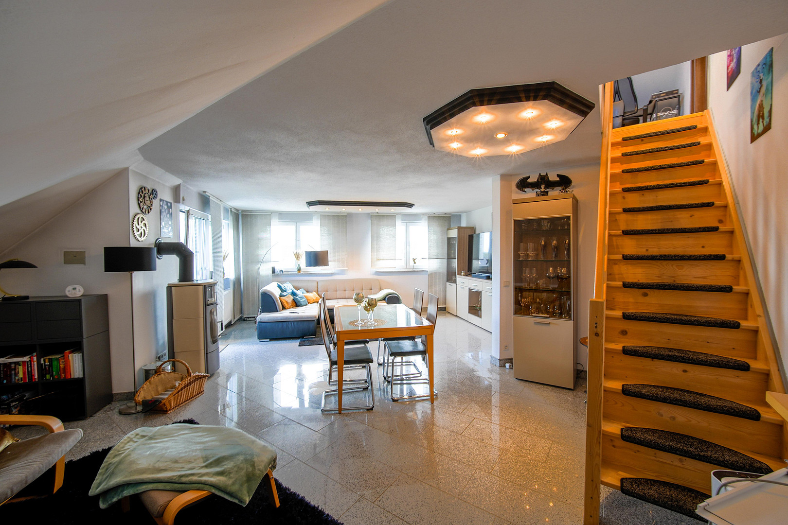 Außergewöhnliche 2-Zimmer-Dachgeschosswohnung mit Kamin, Vollbad, Balkon & ausgebautem Dachboden – 59514 Welver – Vorschaubild 7