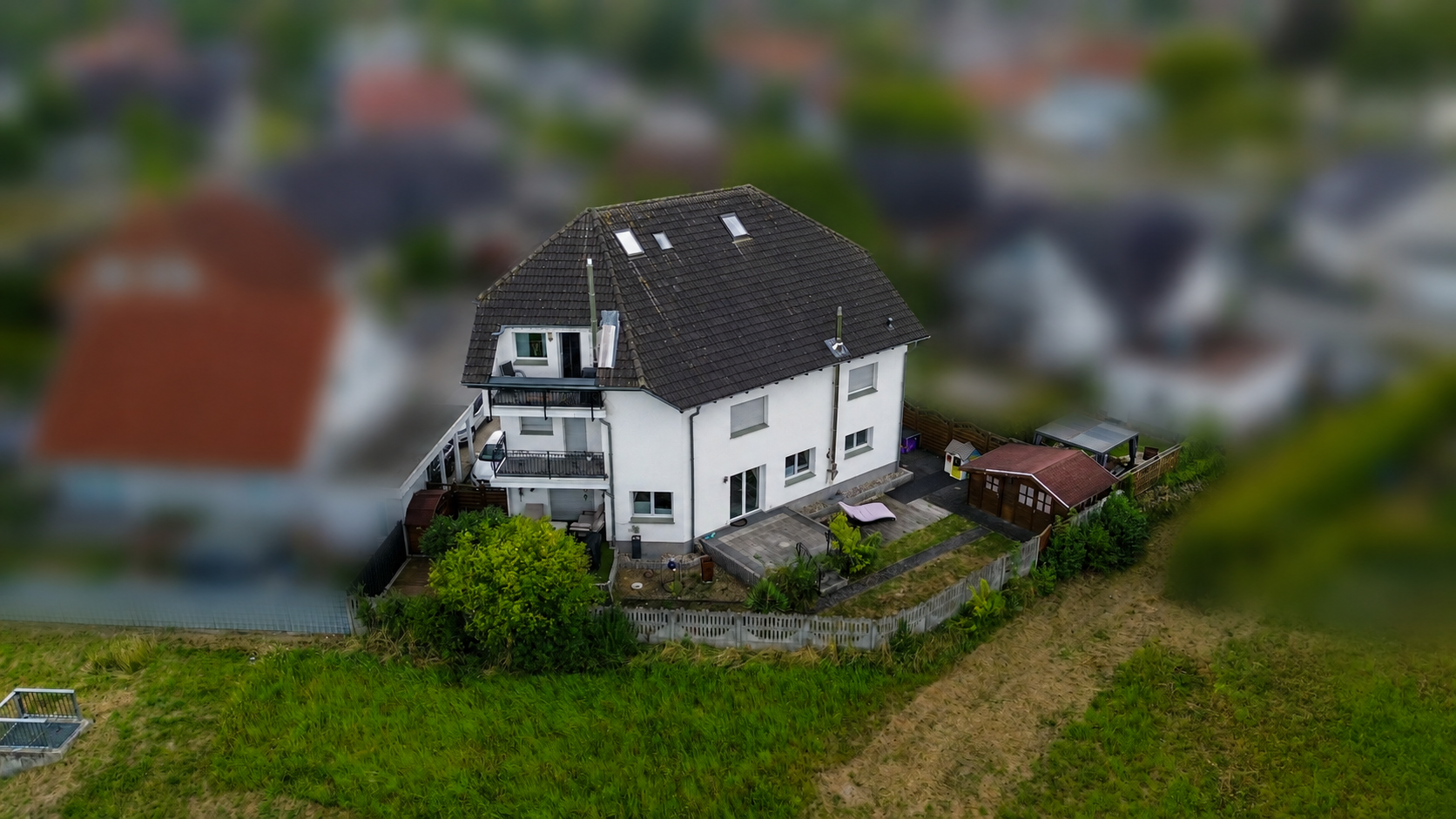 Außergewöhnliche 2-Zimmer-Dachgeschosswohnung mit Kamin, Vollbad, Balkon & ausgebautem Dachboden – 59514 Welver – Vorschaubild 2
