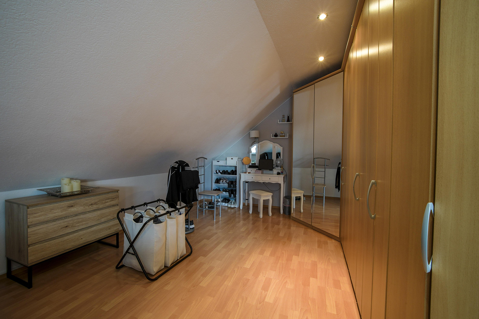 Außergewöhnliche 2-Zimmer-Dachgeschosswohnung mit Kamin, Vollbad, Balkon & ausgebautem Dachboden – 59514 Welver – Vorschaubild 14