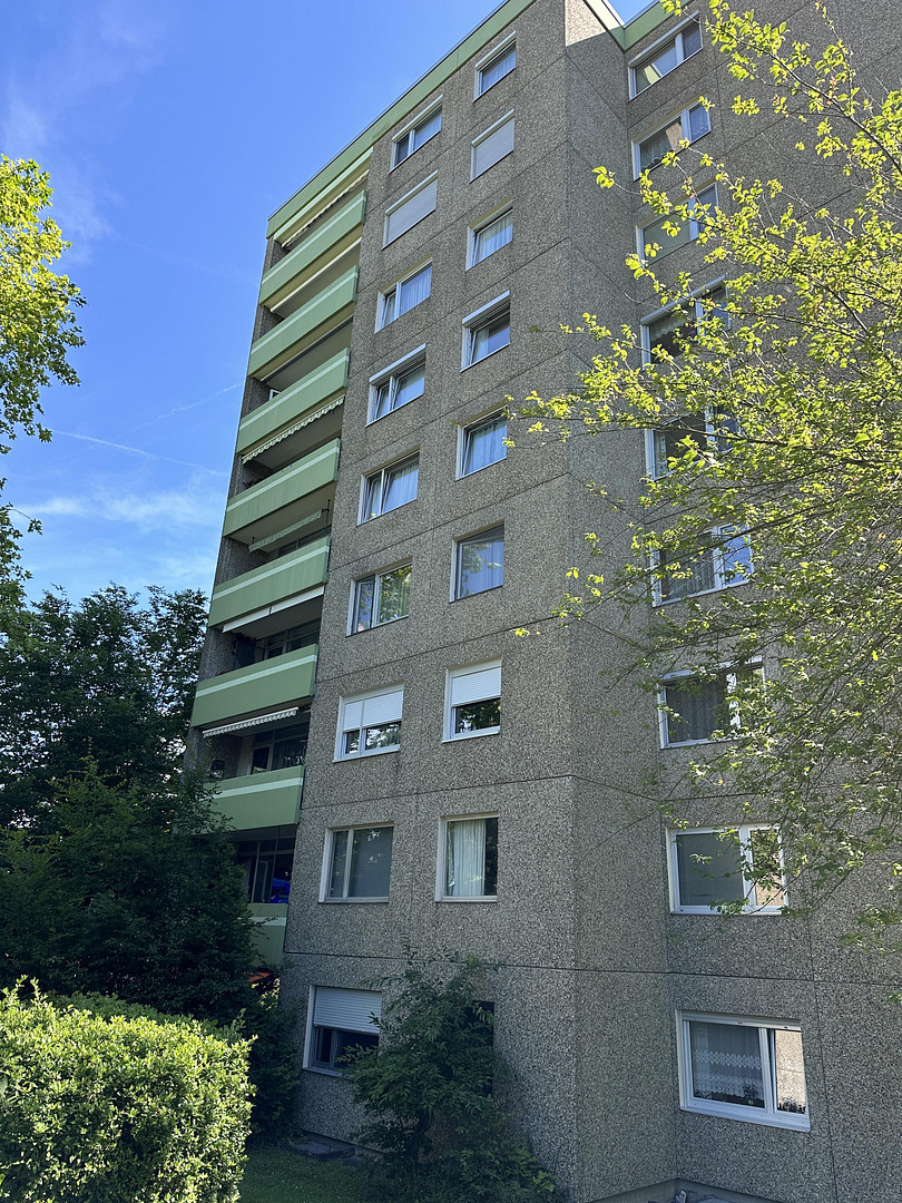 Gemütliche Wohnung (3 ZKBB) im Stadtteil Ko-Karthause inkl. Einbauküche, Balkon und Tiefgarage