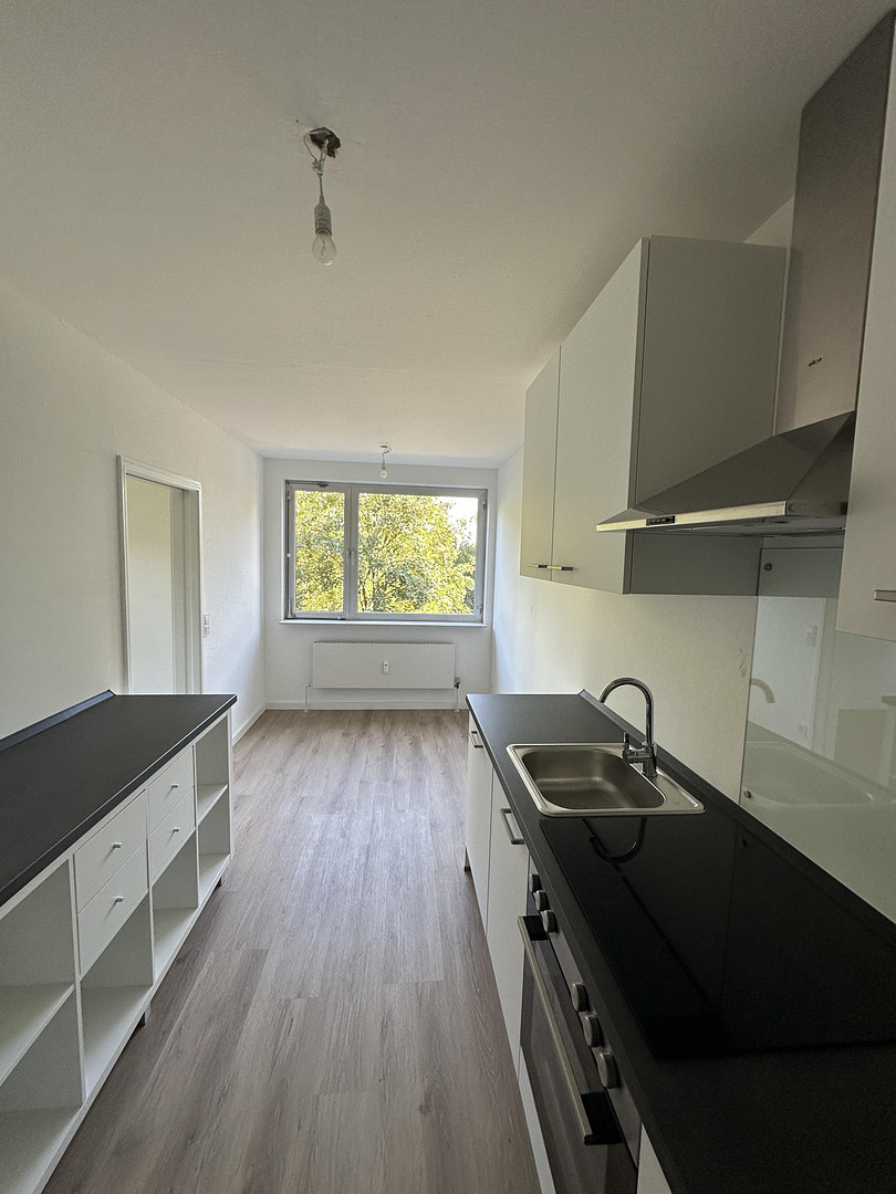Gemütliche Wohnung (3 ZKBB) im Stadtteil Ko-Karthause inkl. Einbauküche, Balkon und Tiefgarage – Eisenacher Straße 4, 56075 Koblenz – Vorschaubild 2