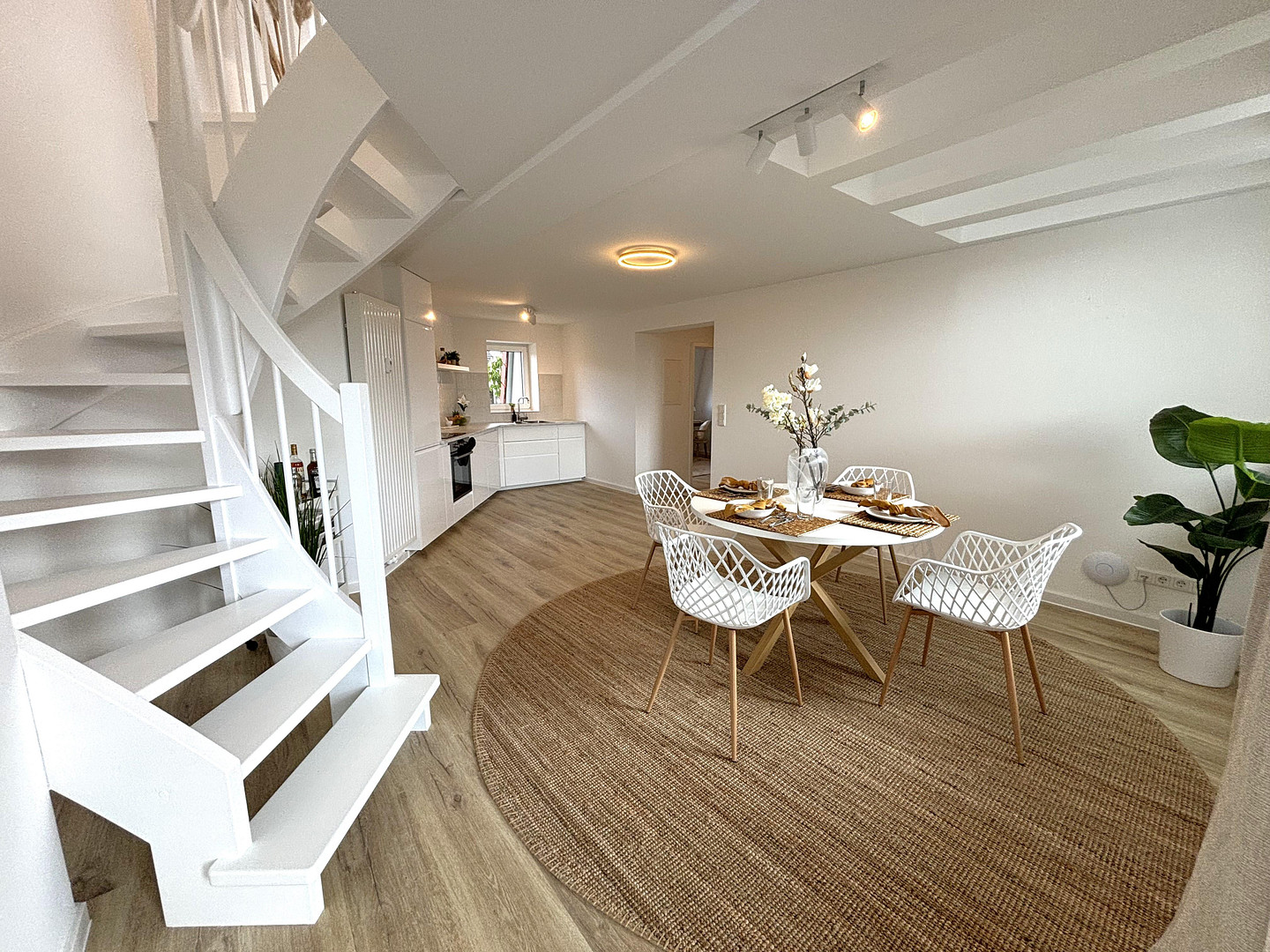 Vollmöblierte 2,5-Zimmer-Maisonette mit Tageslichtbad & Kellerraum - Neubau 2024 in Köln Mülheim! – Bergisch Gladbacher Str. 135-137, 51065 Köln(Mülheim) – Vorschaubild 7