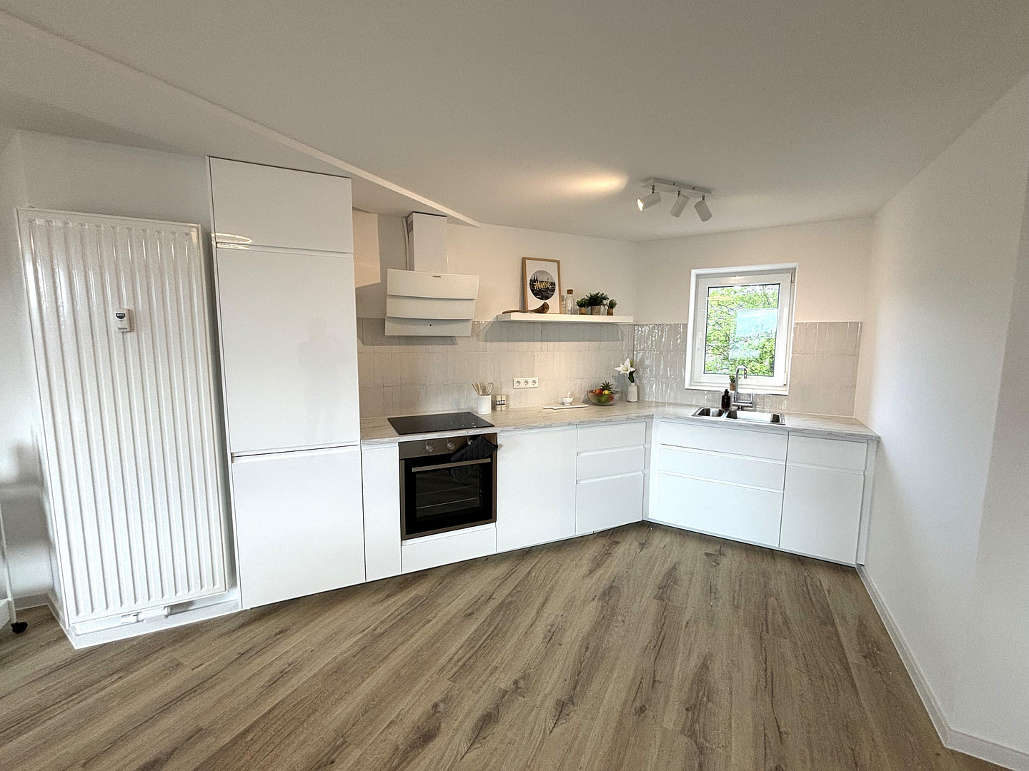 Vollmöblierte 2,5-Zimmer-Maisonette mit Tageslichtbad & Kellerraum - Neubau 2024 in Köln Mülheim! – Bergisch Gladbacher Str. 135-137, 51065 Köln(Mülheim) – Vorschaubild 9