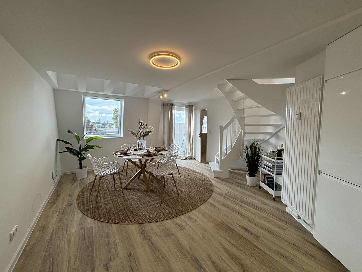 Vollmöblierte 2,5-Zimmer-Maisonette mit Tageslichtbad & Kellerraum - Neubau 2024 in Köln Mülheim! – Bergisch Gladbacher Str. 135-137, 51065 Köln(Mülheim) – Vorschaubild 3