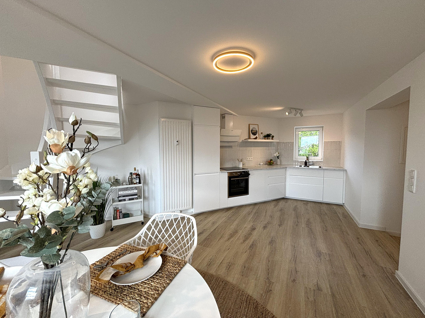 Vollmöblierte 2,5-Zimmer-Maisonette mit Tageslichtbad & Kellerraum - Neubau 2024 in Köln Mülheim! – Bergisch Gladbacher Str. 135-137, 51065 Köln(Mülheim) – Vorschaubild 8