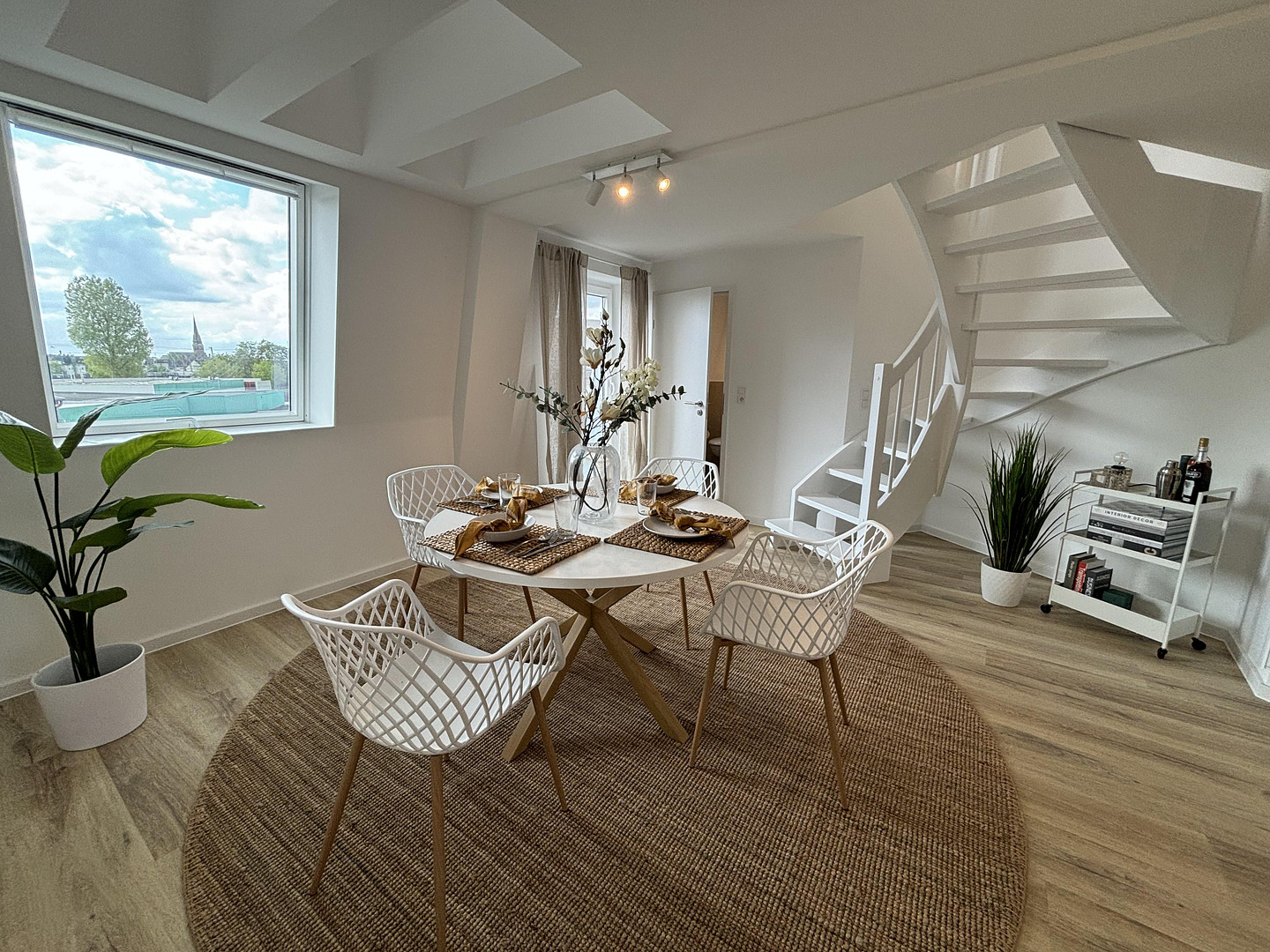 Vollmöblierte 2,5-Zimmer-Maisonette mit Tageslichtbad & Kellerraum - Neubau 2024 in Köln Mülheim! – Bergisch Gladbacher Str. 135-137, 51065 Köln(Mülheim) – Vorschaubild 2