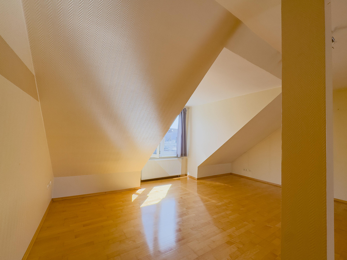 Ruhige Dachgeschosswohnung über den Dächern von Harburg – Wilhelmstraße 9, 21073 Hamburg(Harburg) – Vorschaubild 2