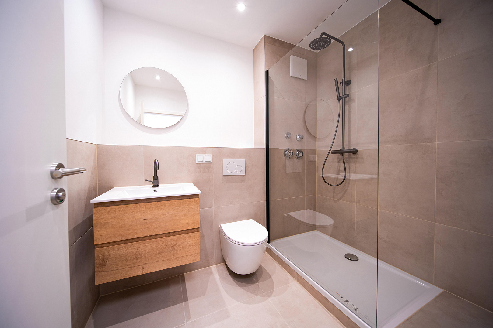 Frisch saniert & bezugsbereit: Helle 3 Zimmer mit Balkon in Wiesbaden-Biebrich – 65203 Wiesbaden – Vorschaubild 3
