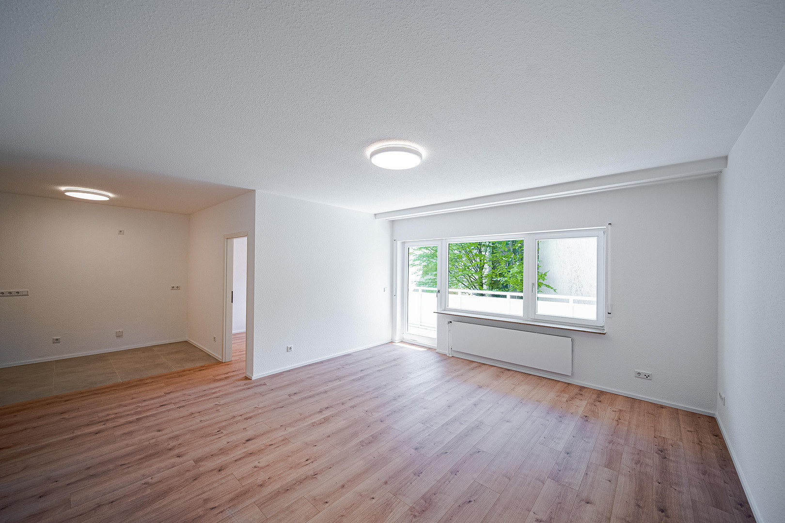 Frisch saniert & bezugsbereit: Helle 3 Zimmer mit Balkon in Wiesbaden-Biebrich – 65203 Wiesbaden – Vorschaubild 2