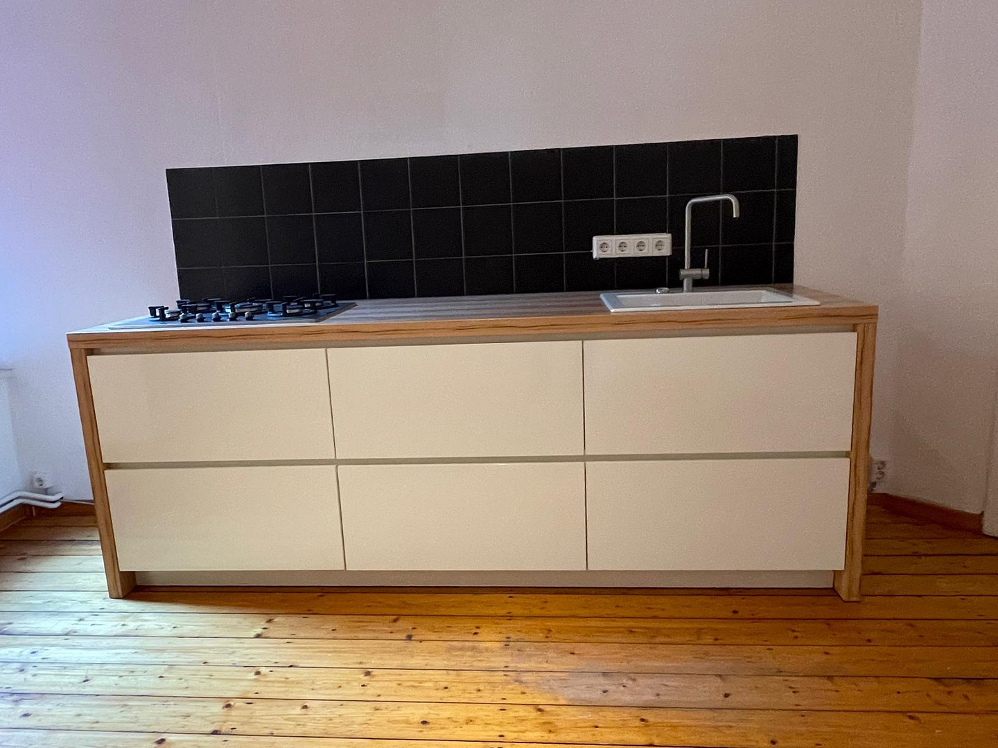 2-Zimmer Altbauwohnung an der Leibnitz Uni und Welfengarten / inklusive Küche – Hahnenstraße 9, 30167 Hannover(Nordstadt) – Vorschaubild 6