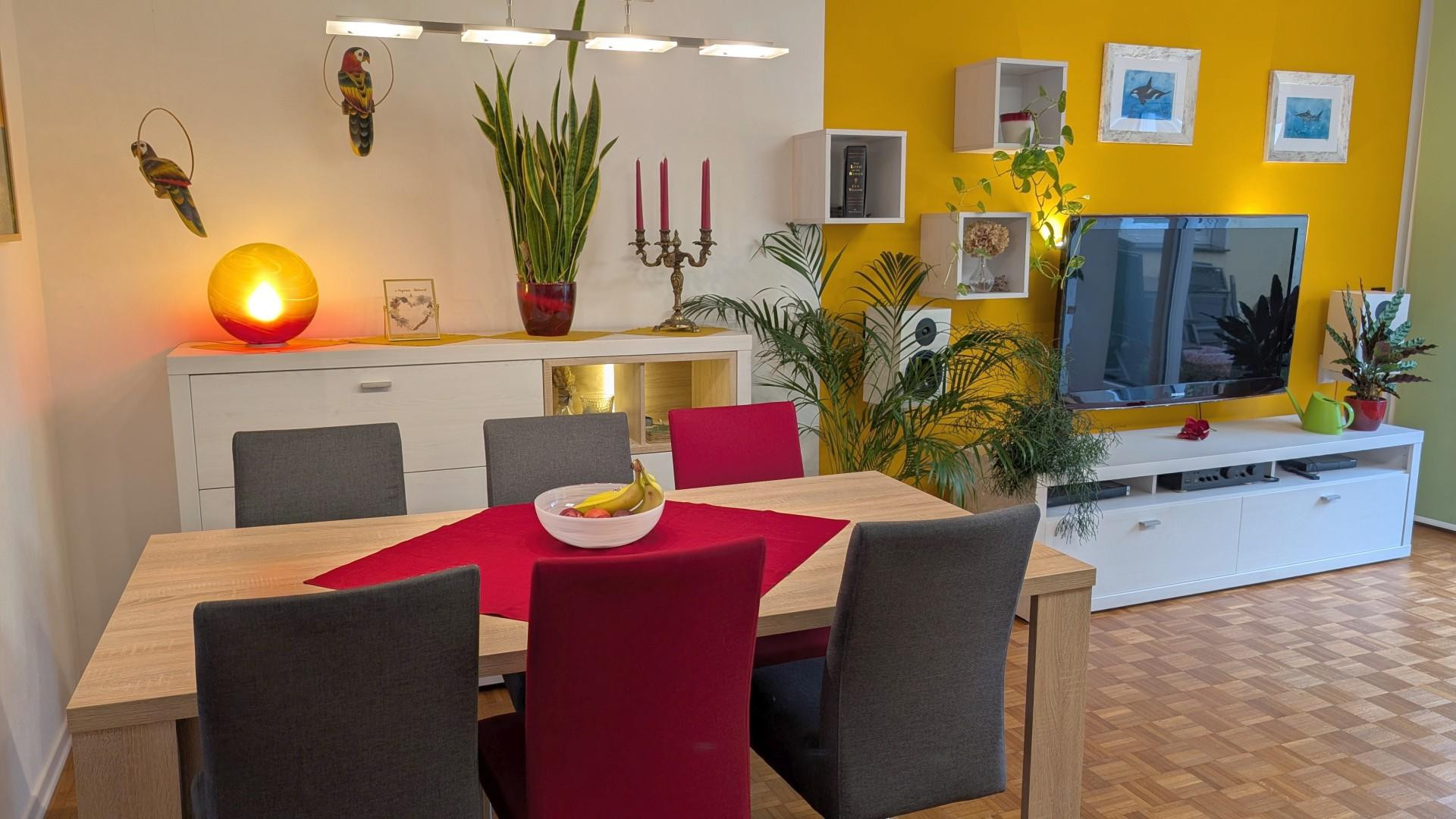 Großzügige Wohnung mit Terrasse, zwei Bädern, Garage und vielseitig nutzbarem Anbau - provisionsfrei