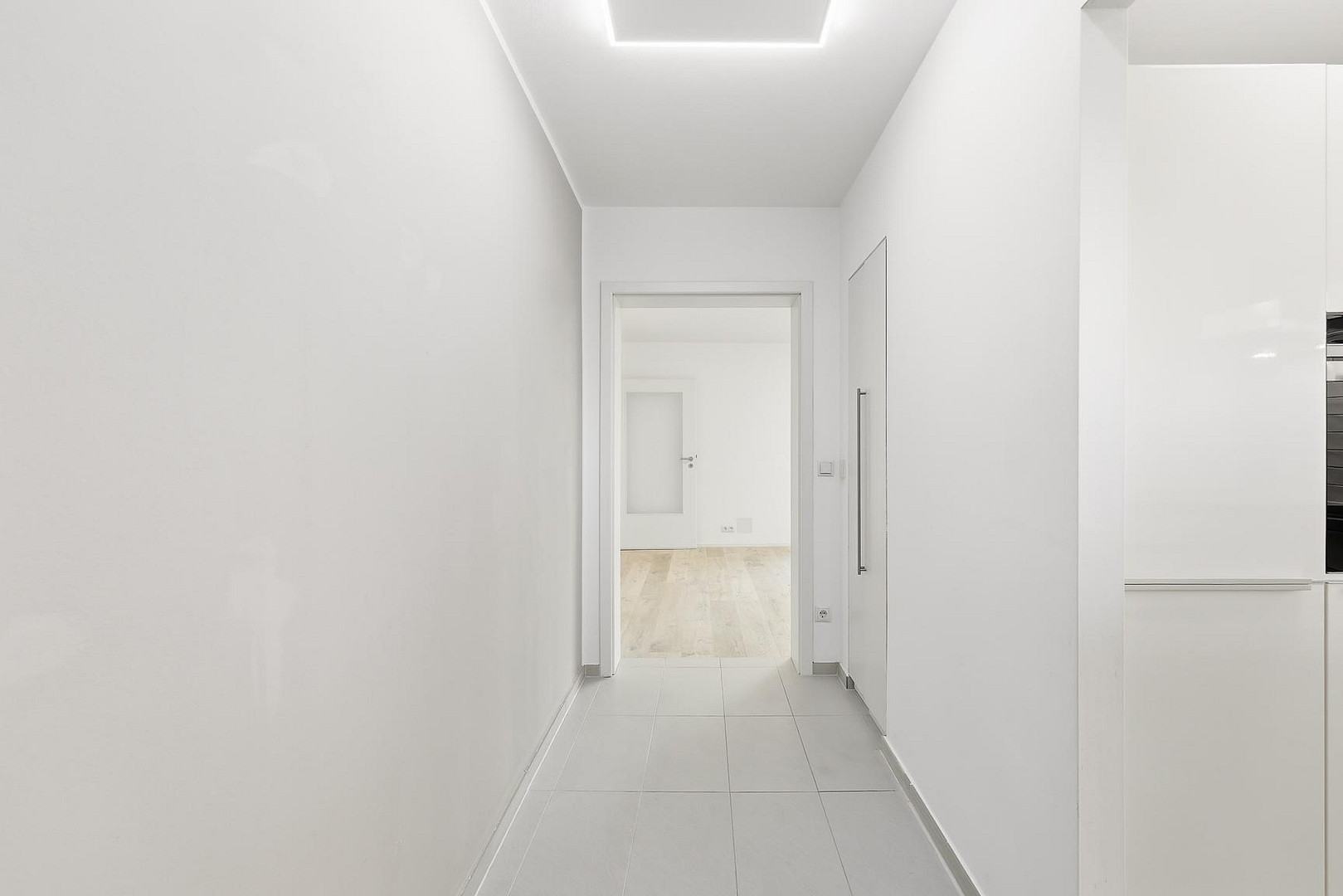 Helle 2,5-Zimmer-Wohnung mit großem Südwestbalkon und EBK – 81241 München(Pasing) – Vorschaubild 3