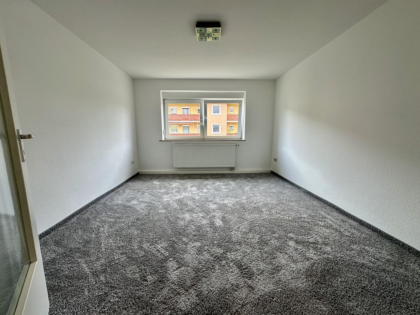 Frisch renovierte 2-Zimmer-Wohnung mit Balkon, Einbauküche und Stellplatz in der Zellerau – 97082 Würzburg(Zellerau) – Vorschaubild 7
