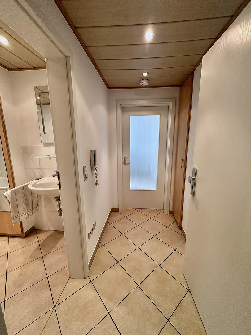 Frisch renovierte 2-Zimmer-Wohnung mit Balkon, Einbauküche und Stellplatz in der Zellerau – 97082 Würzburg(Zellerau) – Vorschaubild 4