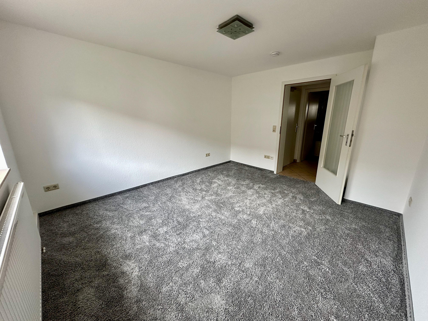 Frisch renovierte 2-Zimmer-Wohnung mit Balkon, Einbauküche und Stellplatz in der Zellerau – 97082 Würzburg(Zellerau) – Vorschaubild 8