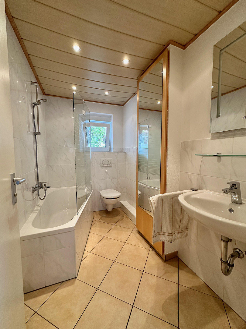 Frisch renovierte 2-Zimmer-Wohnung mit Balkon, Einbauküche und Stellplatz in der Zellerau – 97082 Würzburg(Zellerau) – Vorschaubild 5