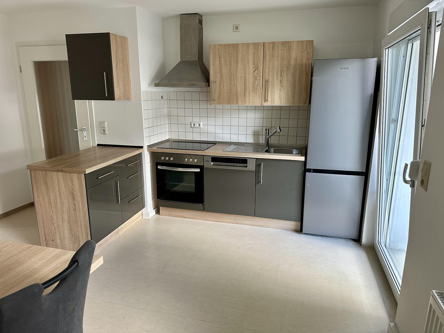 Frisch renovierte 2-Zimmer-Wohnung mit Balkon, Einbauküche und Stellplatz in der Zellerau – 97082 Würzburg(Zellerau) – Vorschaubild 3