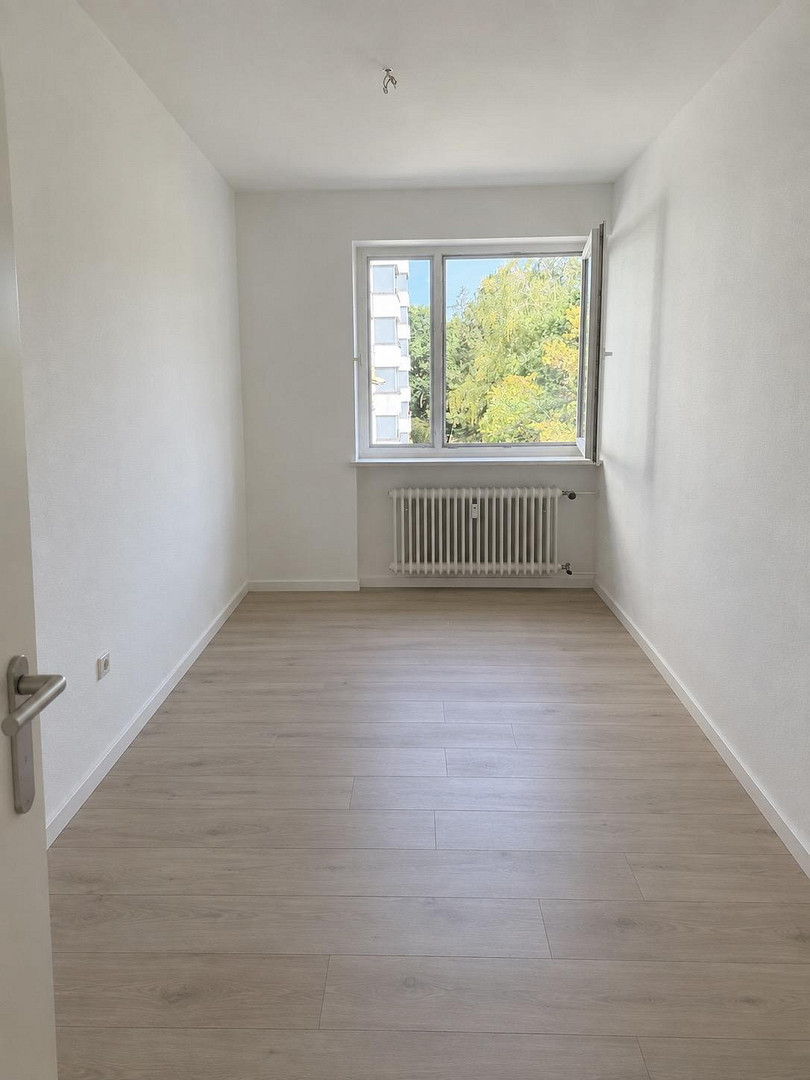 Erstbezug nach Sanierung, moderne 3-Zimmer-Wohnung mit Südloggia und 2 Stellplätzen in Englschalking – 81927 München(Johanneskirchen) – Vorschaubild 4
