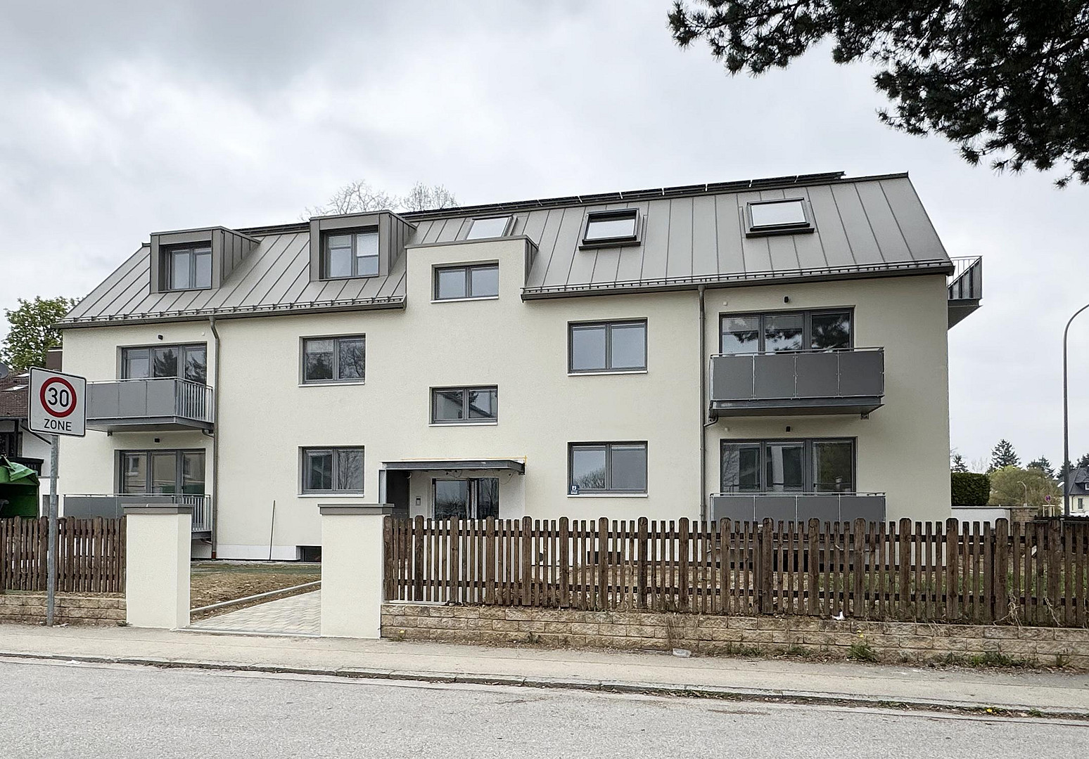 Erstbezug nach Kernsanierung: Geschmackvolle 3-Zimmer-Wohnung mit Balkon in München-Trudering - WE 1