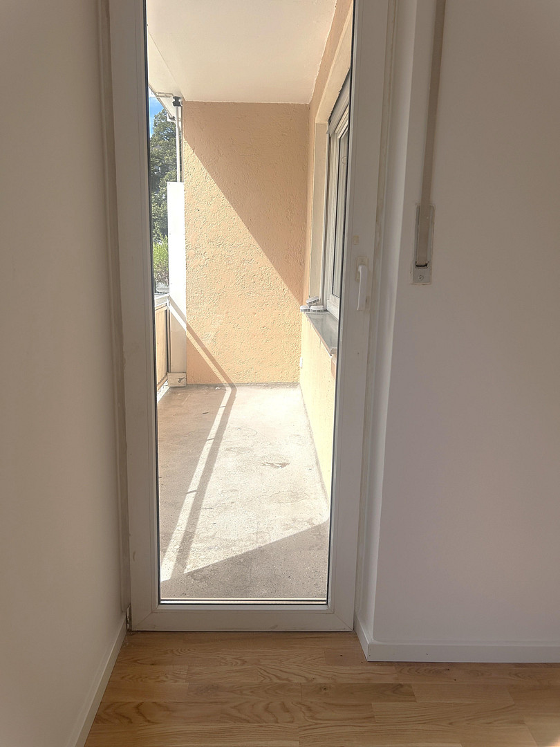 Sanierte helle 3 Zimmerwohnung mit Balkon – 80807 München(Milbertshofen) – Vorschaubild 4