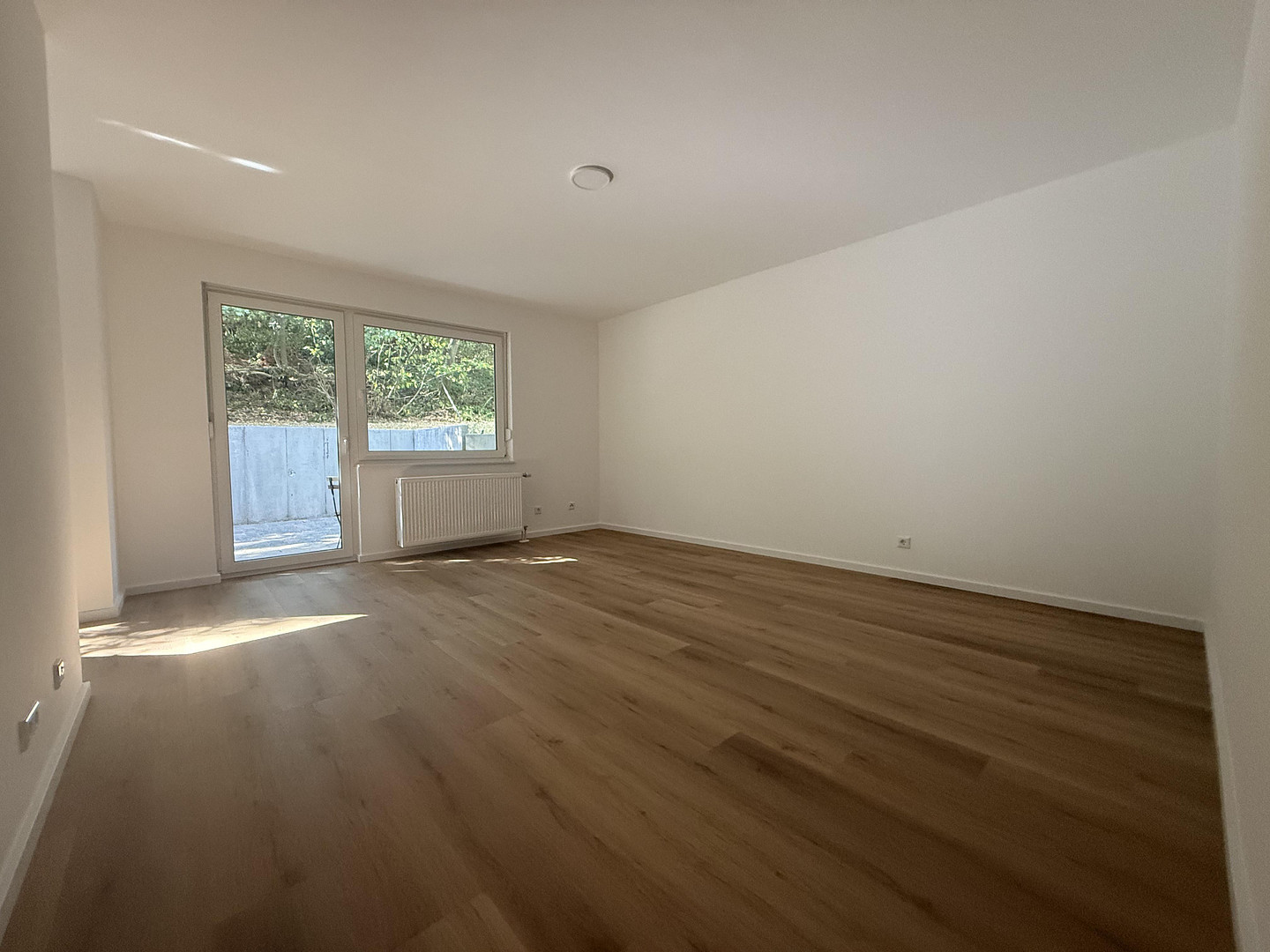 Modern sanierte 2-ZKB-Erdgeschosswohnung mit großer Terrasse am Betzenberg – 67663 Kaiserslautern – Vorschaubild 2