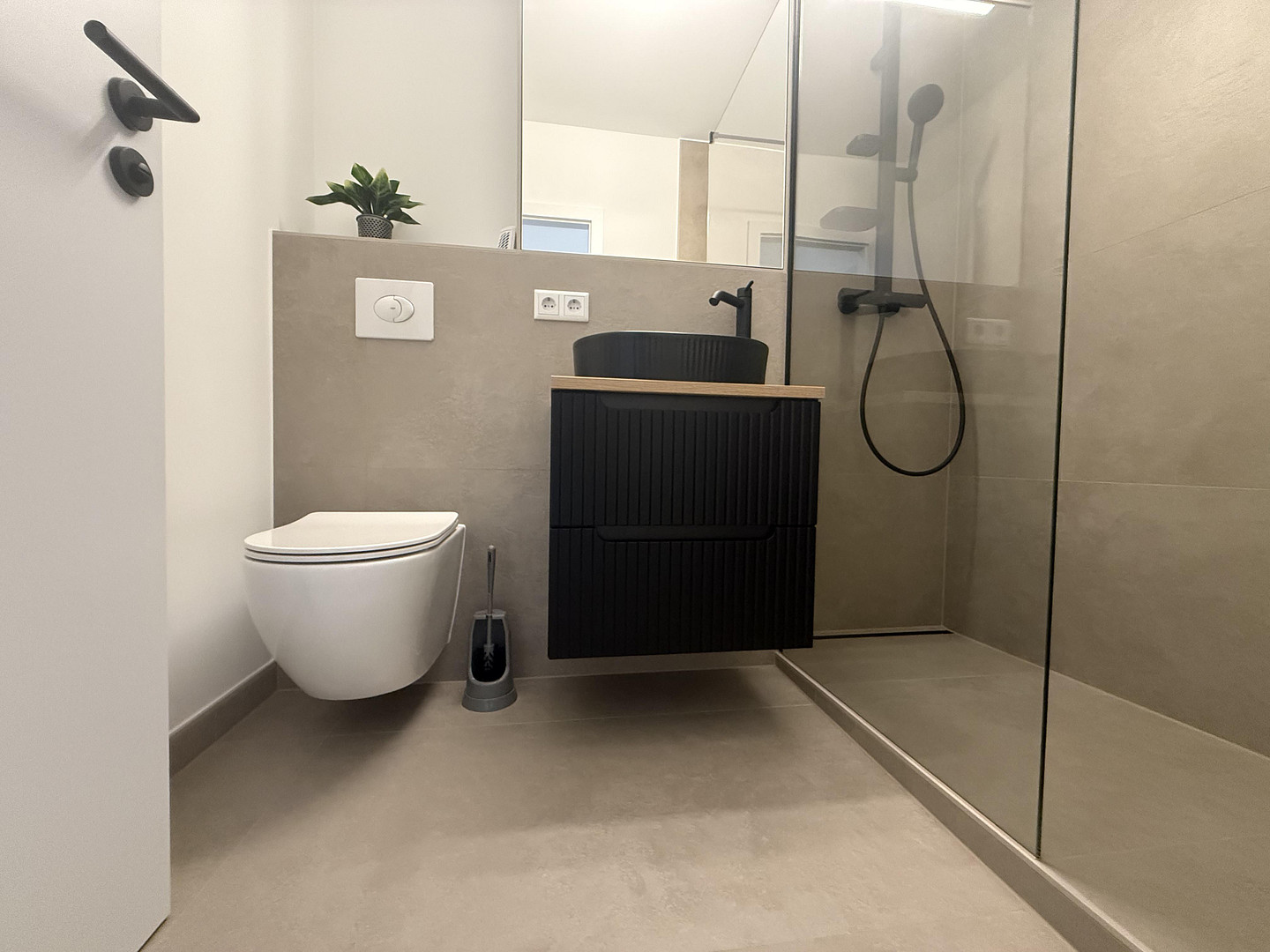 Modern sanierte 2-ZKB-Erdgeschosswohnung mit großer Terrasse am Betzenberg – 67663 Kaiserslautern – Vorschaubild 9