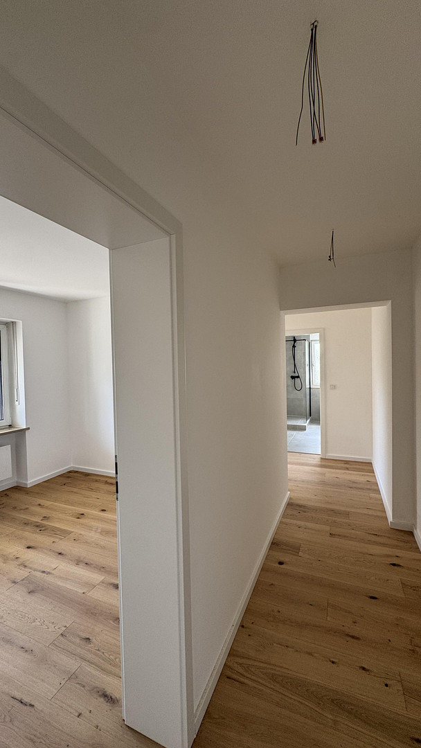 Komplett saniert: 3 Zimmer, Echtholzparkett, großer Balkon, Wärmempumpe – provisionsfrei – 85356 Freising – Vorschaubild 5