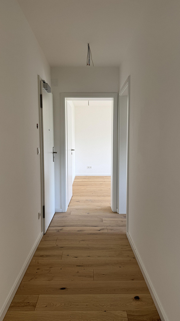 Komplett saniert: 3 Zimmer, Echtholzparkett, großer Balkon, Wärmempumpe – provisionsfrei – 85356 Freising – Vorschaubild 4