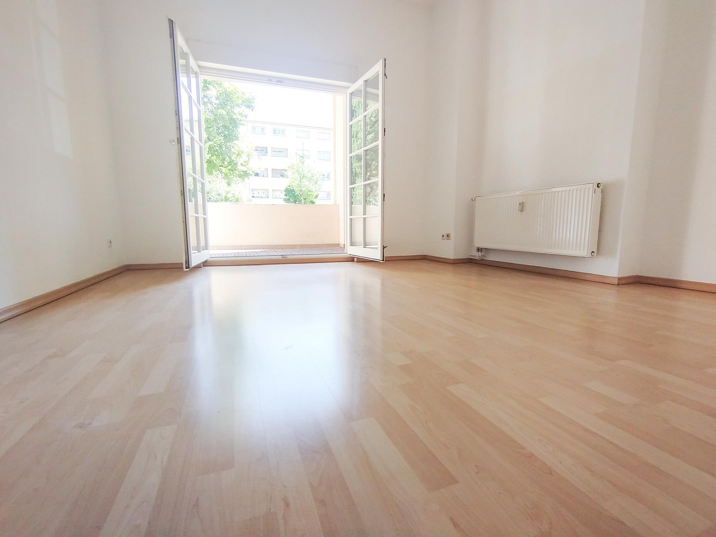Zentral gelegene Wohnung im Kulturdenkmal mit parkähnlichem Innenhof & Loggia, provisionsfrei! – 68167 Mannheim(Wohlgelegen) – Vorschaubild 2