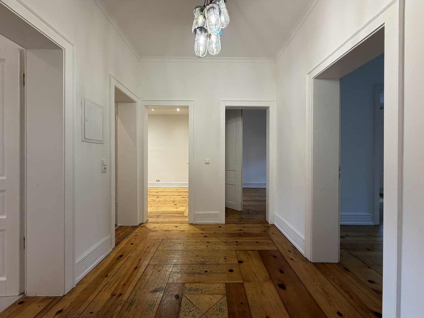 3,5-Zimmer-Altbauwohnung im Nordend mit Balkon, EBK und 3m hohen Decken – 60318 Frankfurt am Main(Nordend) – Vorschaubild 11