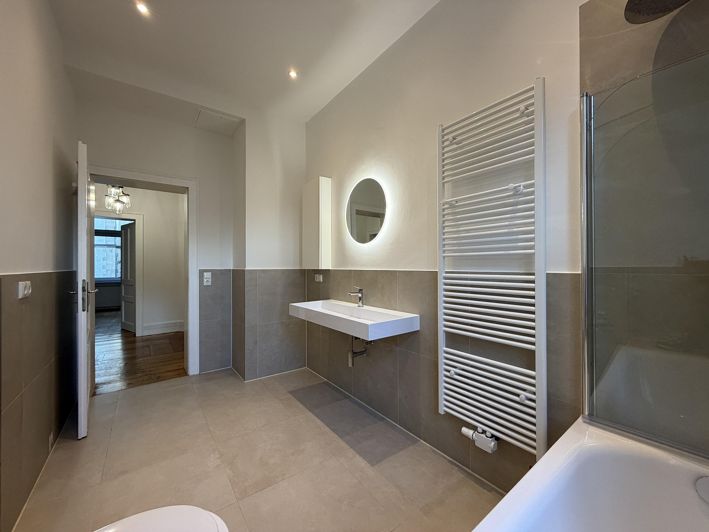 3,5-Zimmer-Altbauwohnung im Nordend mit Balkon, EBK und 3m hohen Decken – 60318 Frankfurt am Main(Nordend) – Vorschaubild 12