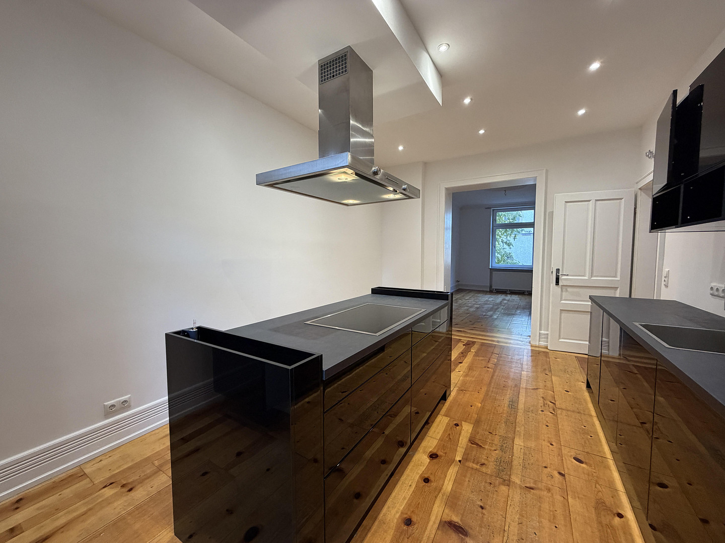 3,5-Zimmer-Altbauwohnung im Nordend mit Balkon, EBK und 3m hohen Decken – 60318 Frankfurt am Main(Nordend) – Vorschaubild 15