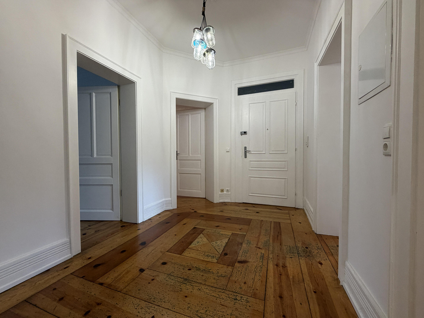 3,5-Zimmer-Altbauwohnung im Nordend mit Balkon, EBK und 3m hohen Decken – 60318 Frankfurt am Main(Nordend) – Vorschaubild 10