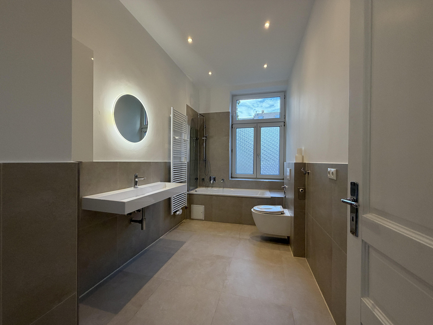 3,5-Zimmer-Altbauwohnung im Nordend mit Balkon, EBK und 3m hohen Decken – 60318 Frankfurt am Main(Nordend) – Vorschaubild 13