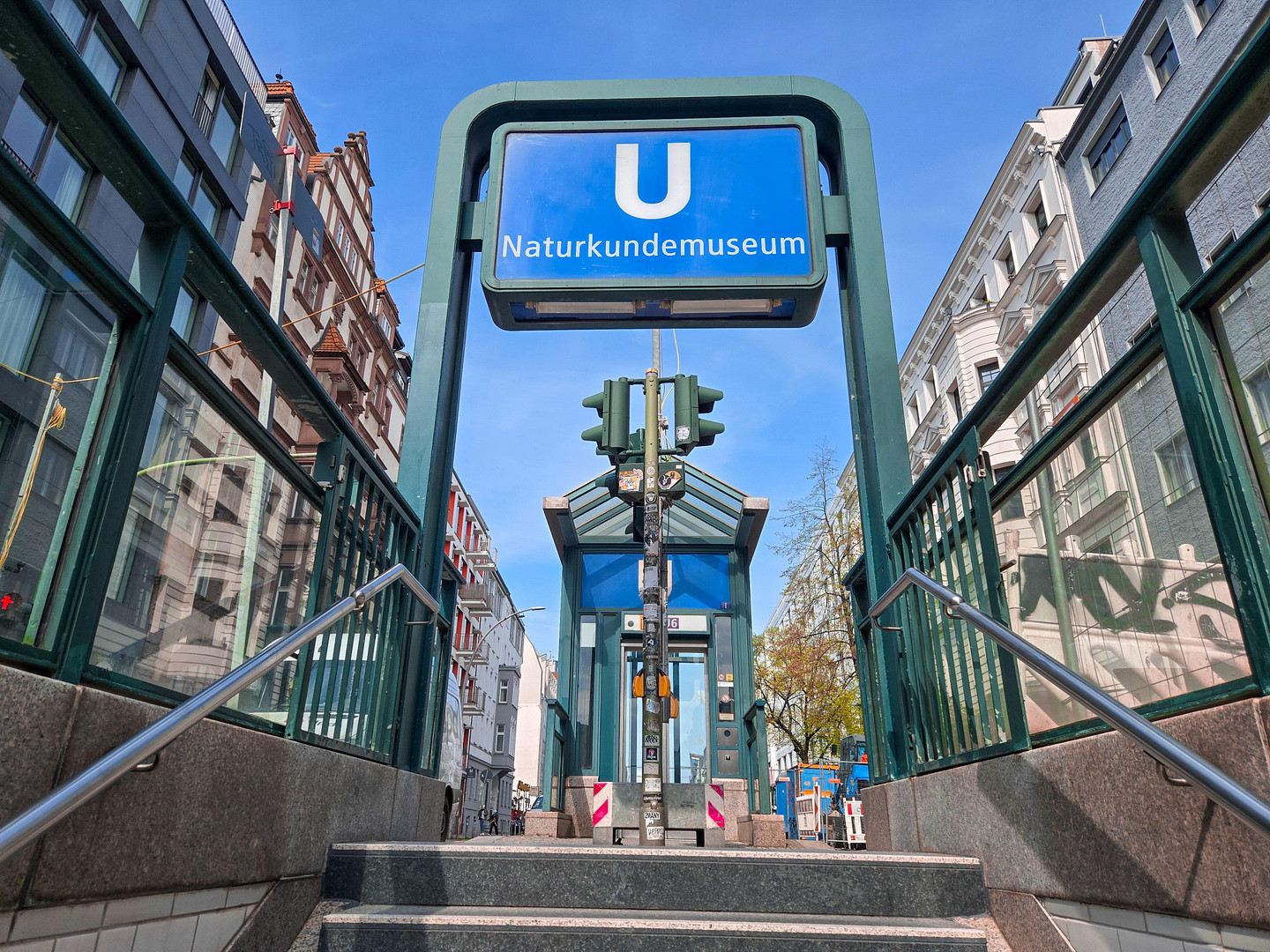 Luxuriöse 3-Zimmer-Wohnung 112 m²+ Parkplatz in Berlin-Mitte - PROVISIONSFREI - (No Commission) – 10115 Top-Lage im Herzen von Berlin-Mitte(Mitte) – Vorschaubild 21