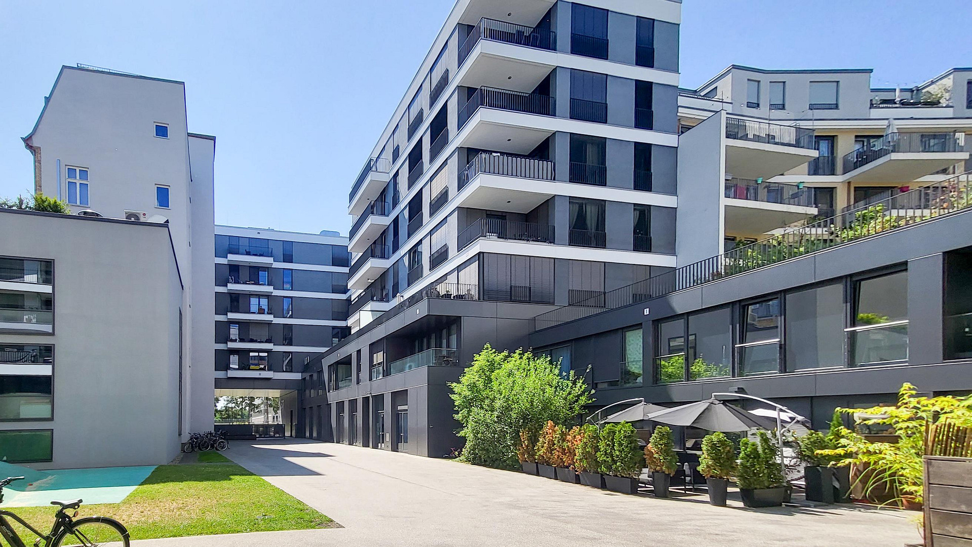 Luxuriöse 3-Zimmer-Wohnung 112 m²+ Parkplatz in Berlin-Mitte - PROVISIONSFREI - (No Commission) – 10115 Top-Lage im Herzen von Berlin-Mitte(Mitte) – Vorschaubild 2