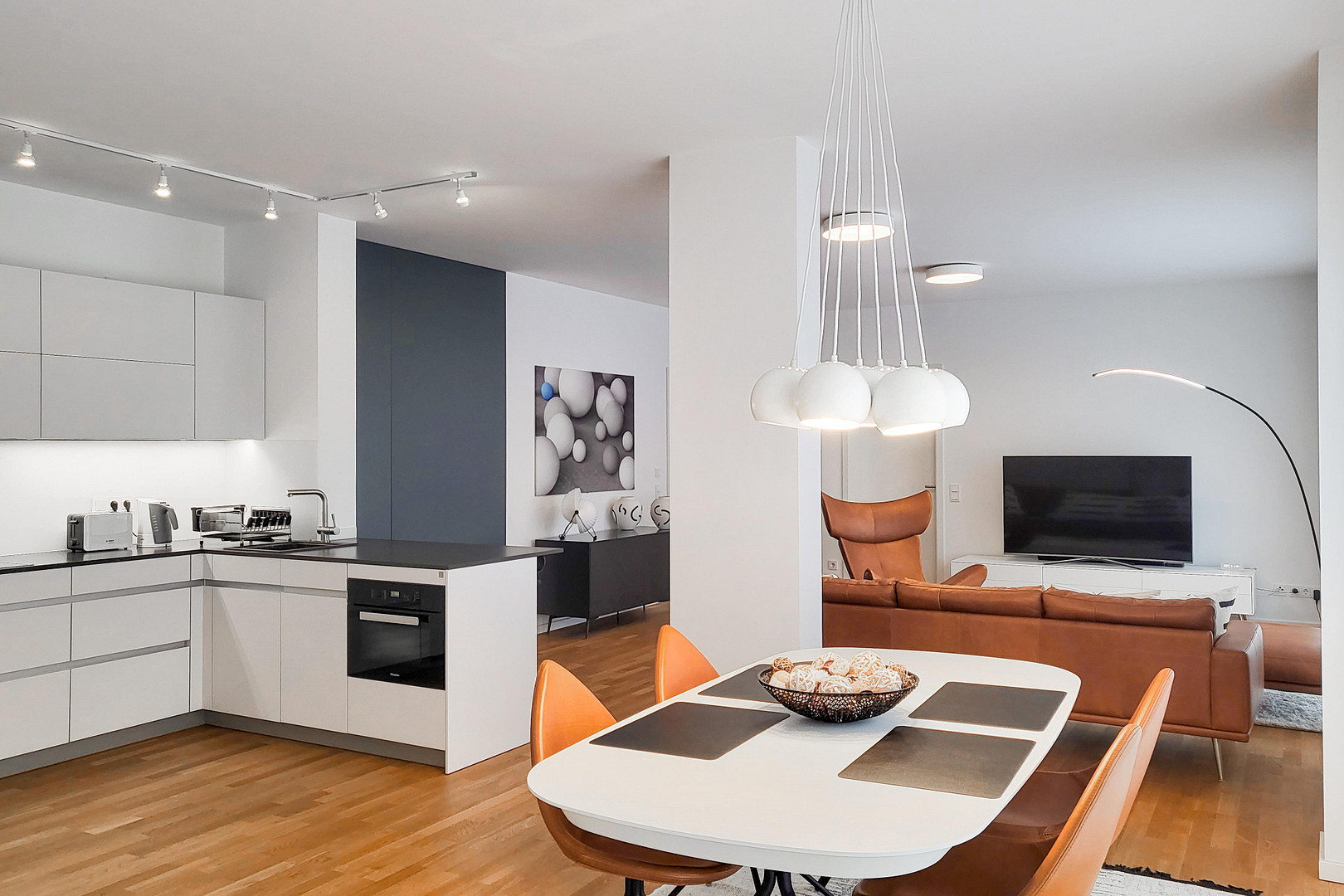 Luxuriöse 3-Zimmer-Wohnung 112 m²+ Parkplatz in Berlin-Mitte - PROVISIONSFREI - (No Commission) – 10115 Top-Lage im Herzen von Berlin-Mitte(Mitte) – Vorschaubild 3