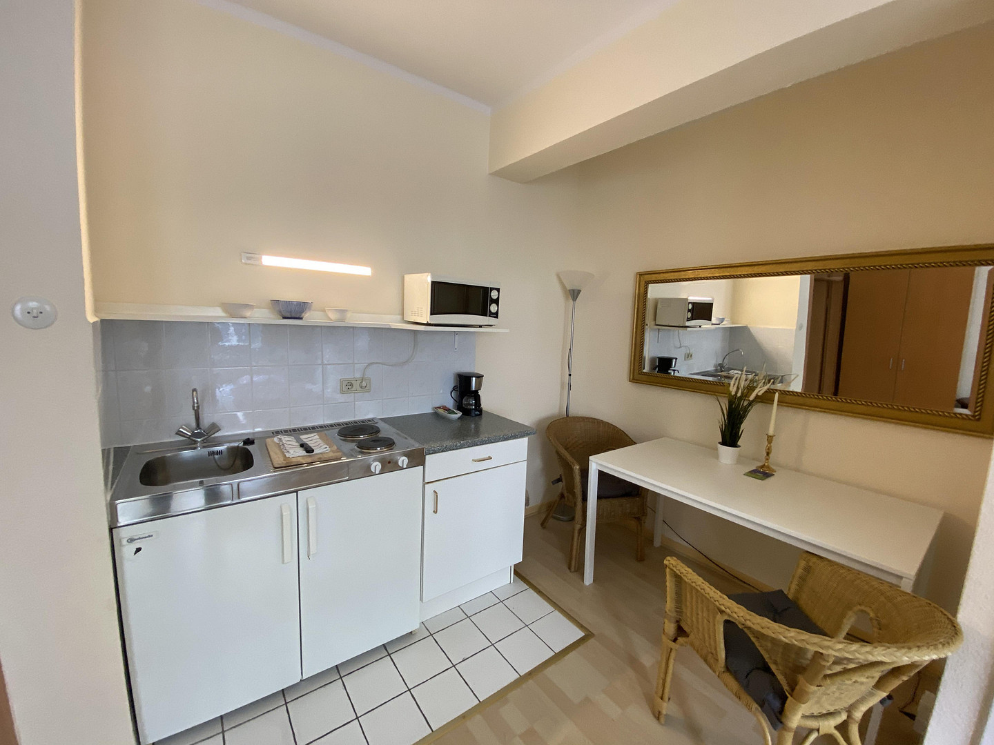 Schicke Single Wohnung (möbliert) nähe Japanviertel – 40211 Düsseldorf(Stadtmitte) – Vorschaubild 4