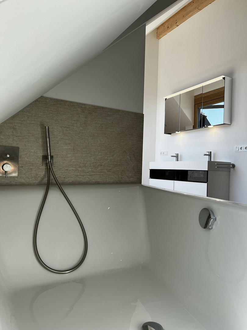 Neuwertiges 4-Zimmer-Penthouse mit Dachterrasse, Aufzug & Deckenkühlung in best Lage – 80538 München(Lehel) – Vorschaubild 11