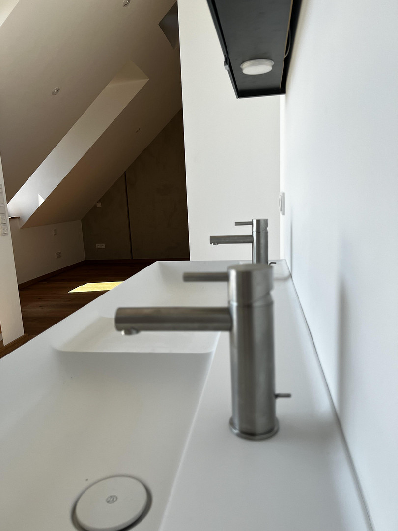 Neuwertiges 4-Zimmer-Penthouse mit Dachterrasse, Aufzug & Deckenkühlung in best Lage – 80538 München(Lehel) – Vorschaubild 9